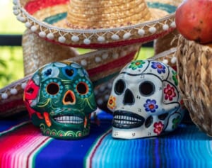 「死者の日」に観光客3人が民泊で謎の死を遂げる