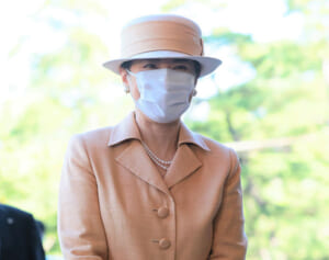 雅子さま「この秋はベージュがお気に入り」淡色コーデ集