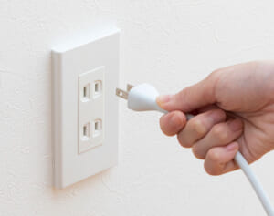 貯金できない人がやりがちな無駄な節約「小銭貯金」「節電のためにコンセントを抜く」