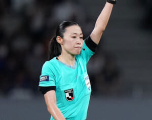 長友佑都が絶賛　W杯初の女性主審「審判としてならサッカーに貢献できるかも」