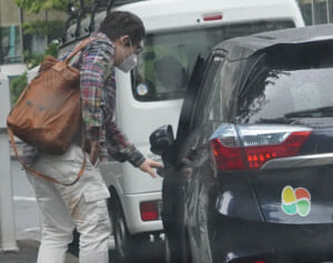 三田佳子次男・高橋祐也容疑者　ズボンに大きなシミをつけて…目撃していた高齢父との高級ランチ姿