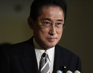 岸田政権の愚策が招く医療現場の混乱 病床補助金削減や入院基準通達で救急搬送難が急増中