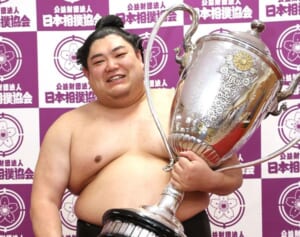 初優勝・阿炎「思い出すと胸が張り裂けそう」実母が語った引退届提出からの復活