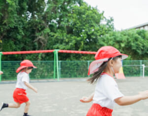 【虐待を食い止める その4】保育所で、家庭でーー心身に傷を負った子どもが、虐待のトラウマに苛まれない明日を