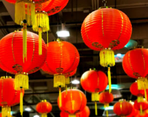 ジャニーズWESTカレンダー2023の中華パートは真紅のスタジオで