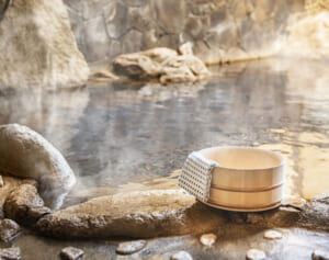 ジャニーズWESTカレンダー「老舗温泉旅館で超おしゃれ浴衣姿に」