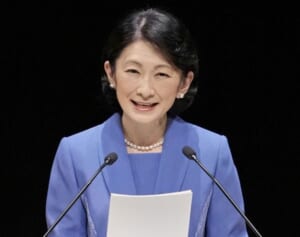 紀子さま「通訳なし」で賓客と懇談　学内で“平均的な英語力”の悠仁さまも同伴