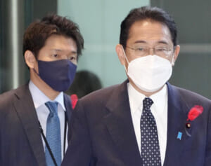 秘書官抜擢も「仕事をしている印象は薄い」岸田首相長男が直面している政権内部の評判