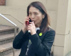 小泉今日子、長瀬智也、今井翼…本誌が見た有名人の“ごきげん”なタバコ休憩姿