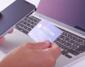 20年間で12万もお得　年払いとクレカの併用でコスパ最強の保険術