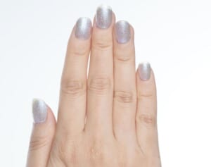 黒崎えり子直伝！50代が塗っちゃいけない2大ネイル「ギラギララメ」「ビビッドカラー」