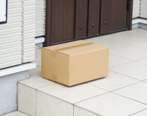 「隣の家に届けられた」「荷物が盗まれた」Amazon“置き配サービス”のトラブル事情