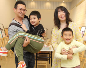 障害児キッズモデル「僕たちから目をそむけないで！」華ひらく社長・内木美樹さん