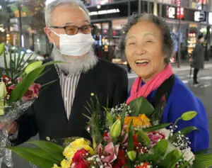 戦後の混乱期、13歳で花を売り始めて68年。最後の“銀座の花売り娘”81歳