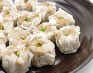 焼売にグリーンピースって栄養学的に必要だからなの？　その理由を調べてみた