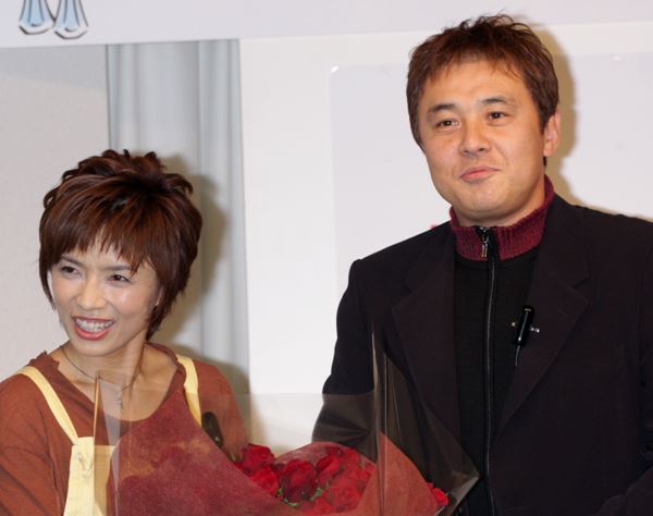 渡辺徹さん「一生を共にさせてください」と花贈呈から1年で急逝…妻・榊原郁恵に相次ぐ心配の声