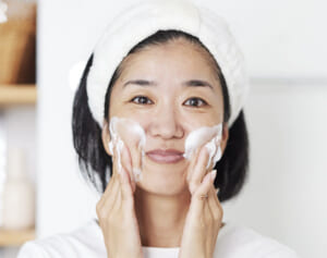 大間違い！「くるくる洗顔」「パッティング」絶望美容で老化が加速！