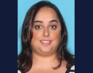 ホロコースト生存者から3億6千万円詐取…ブランド品を買いあさった36歳の女が逮捕