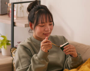 この季節の寝不足、頭痛…「寝る前のアイス習慣」が原因かも