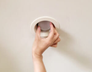 高騰・電気代対策に「カーテンの長さの見直し」「電球の取り換え」を