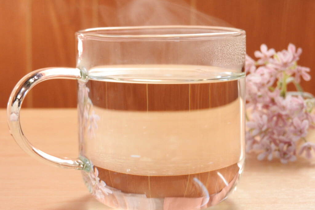 ついにペットボトルも登場した注目の「お白湯」！10分沸騰で花粉症も便秘も改善