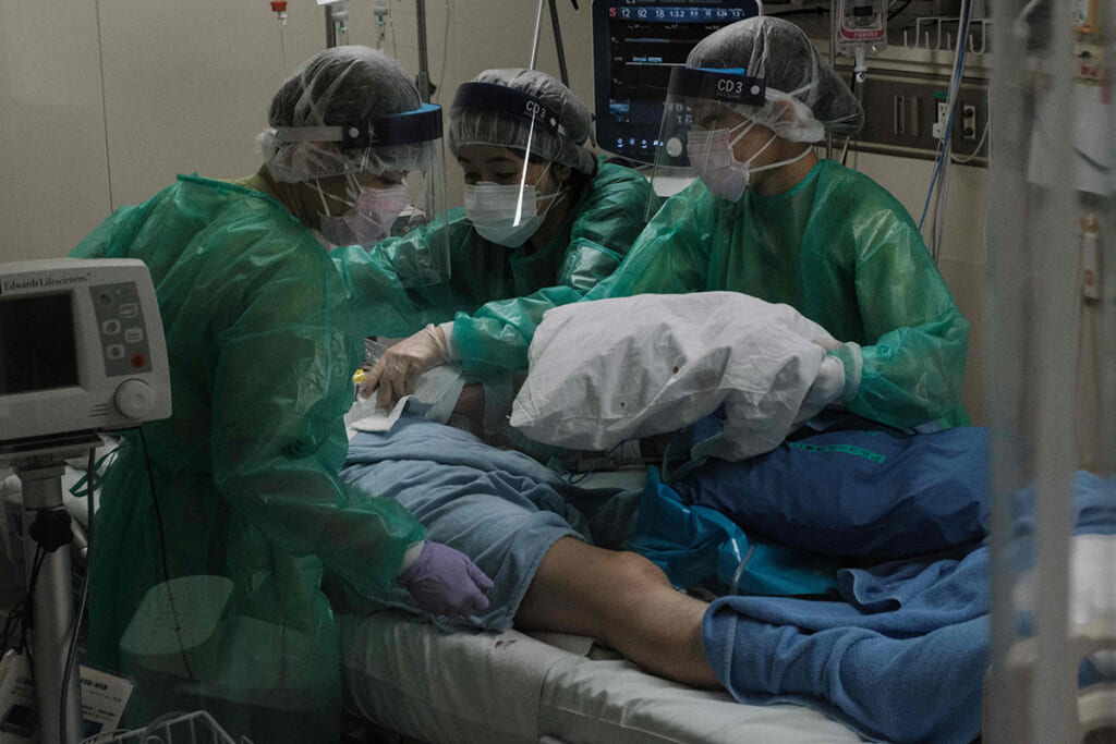 第8波死者2万人の恐怖！コロナ・インフル・RSウイルスの同時流行「トリプルデミック」の危険性