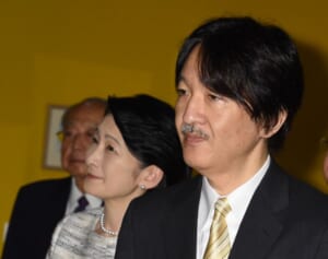 秋篠宮さま“側近”に賄賂訴訟報道…周辺で騒動続出に宮内庁内でも「また皇嗣家か」と嘆息