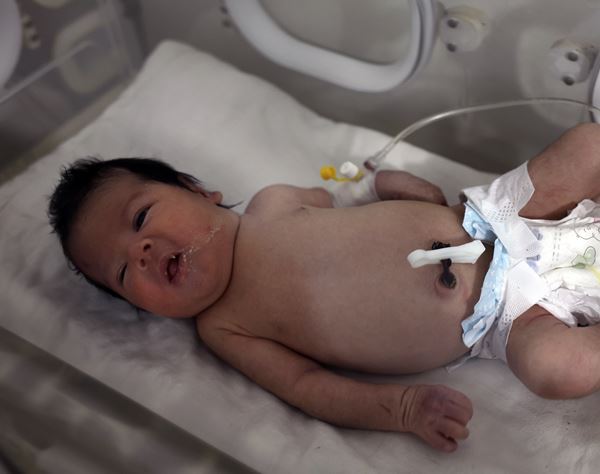 トルコ・シリアの大地震　救助隊が一家全滅もがれきの中で誕生した赤ちゃんを救助