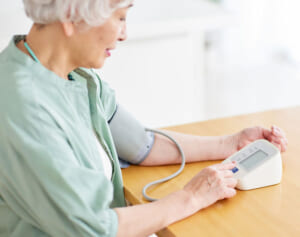 高血圧改善に「排塩メニュー」アボカドメカブサラダで塩を外に出す！