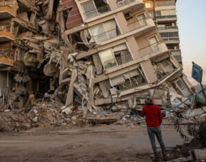 オフィスではEVホールへ…地震発生時の“圧死リスク”回避する行動
