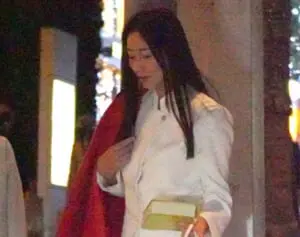 三浦瑠麗　夫じゃない男性と腕組みデート、娘同伴で夜遊び報道も…離婚発表前から貫いた“奔放生活”
