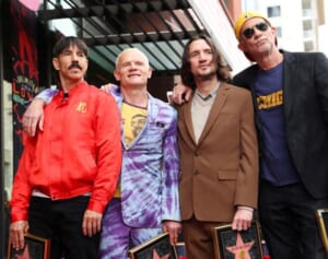 レッチリ　グッズ販売も“転売ヤー”横行でファン激怒…購入制限ナシ、100万円分購入した人の目撃談も