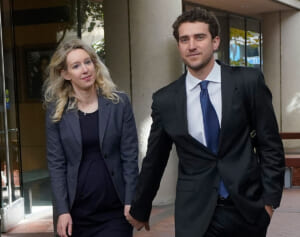 詐欺罪で実刑確定の“女性版ジョブズ”出産を盾に「収監を遅らせて」