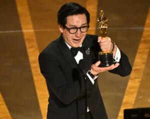 『グーニーズ』のキー・ホイ・クァン、俳優を諦めるも復帰作でアカデミー賞受賞