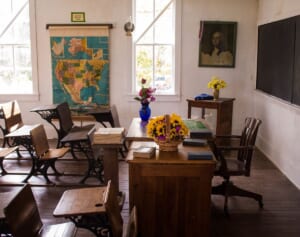 “最優秀教師”にも選ばれた小学校教師、当時12歳の教え子の少年に性的虐待し逮捕