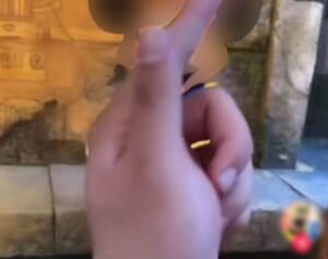 『ジョジョ』コスプレTikTokerの“暴走”にミッキーも困惑…波紋呼ぶ動画に広報が示した“回答”