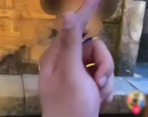 『ジョジョ』コスプレTikTokerの“暴走”にミッキーも困惑…波紋呼ぶ動画に広報が示した“回答”