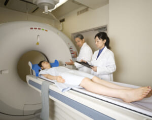 がん生還FPと経済評論家の体験記「100万円あれば保険は不要」「入っておけばよかった」