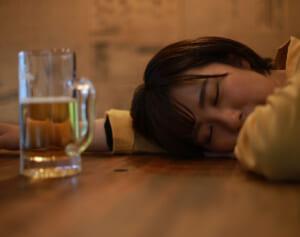 「酒が弱い人の飲酒」で胃がんリスク増……体質セルフチェック法
