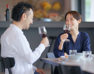 元国税専門官が見たお金持ちが本当にやっていること「洋服はユニクロ」「賃貸より持ち家」