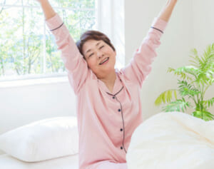 「パジャマはシルク」「バランス力を鍛える」…100歳健康長寿導く最新ルール