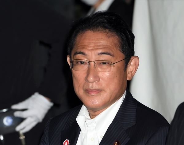 岸田首相　WBC韓国戦を夫婦で“ノーマスク”観戦…緩和前なのに「自分だけ特別」と批判噴出