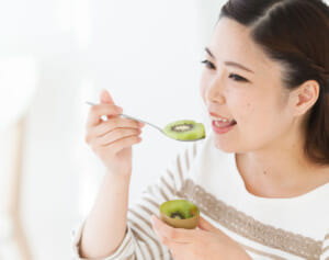 コロナ禍で感染リスクが高まった帯状疱疹ウイルスは「キウイ」「菜の花」で不活化！