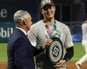 「日本だけじゃなく」“MVP”大谷翔平の完璧すぎるヒーローインタビューに「野球人の鑑」とネット感激