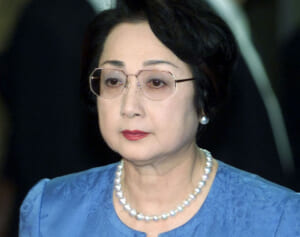 扇千景さん 梨園の妻を全う、不倫報道にも余裕綽々…坂田藤十郎さんへの“63年肝っ玉愛”