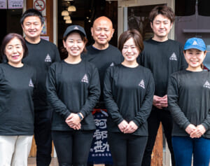 オンライン角打ちなど斬新なアイデアで、令和の時代を乗り切る「三益酒店」の三姉妹