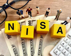 積立投資ブーム続くも「はじめるのは貯蓄が200万円できてから」と専門家