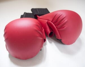 「岡田准一はショットガンで一発」KAT-TUN上田竜也が綴った“ジャニーズの倒し方”キンプリ平野は？