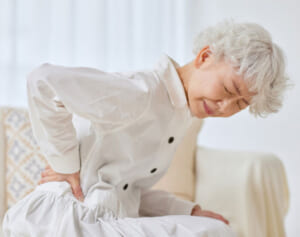 「寝たままコマネチ!?」1日3分で痛みやコリがラクになる「腰痛改善リンパ流し」4