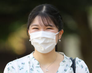 愛子さま　1女から4女へ…“大人っぽさ急上昇”の秘密を分析！